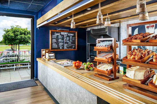 Daily continental breakfast (GBP 8.5 per person)