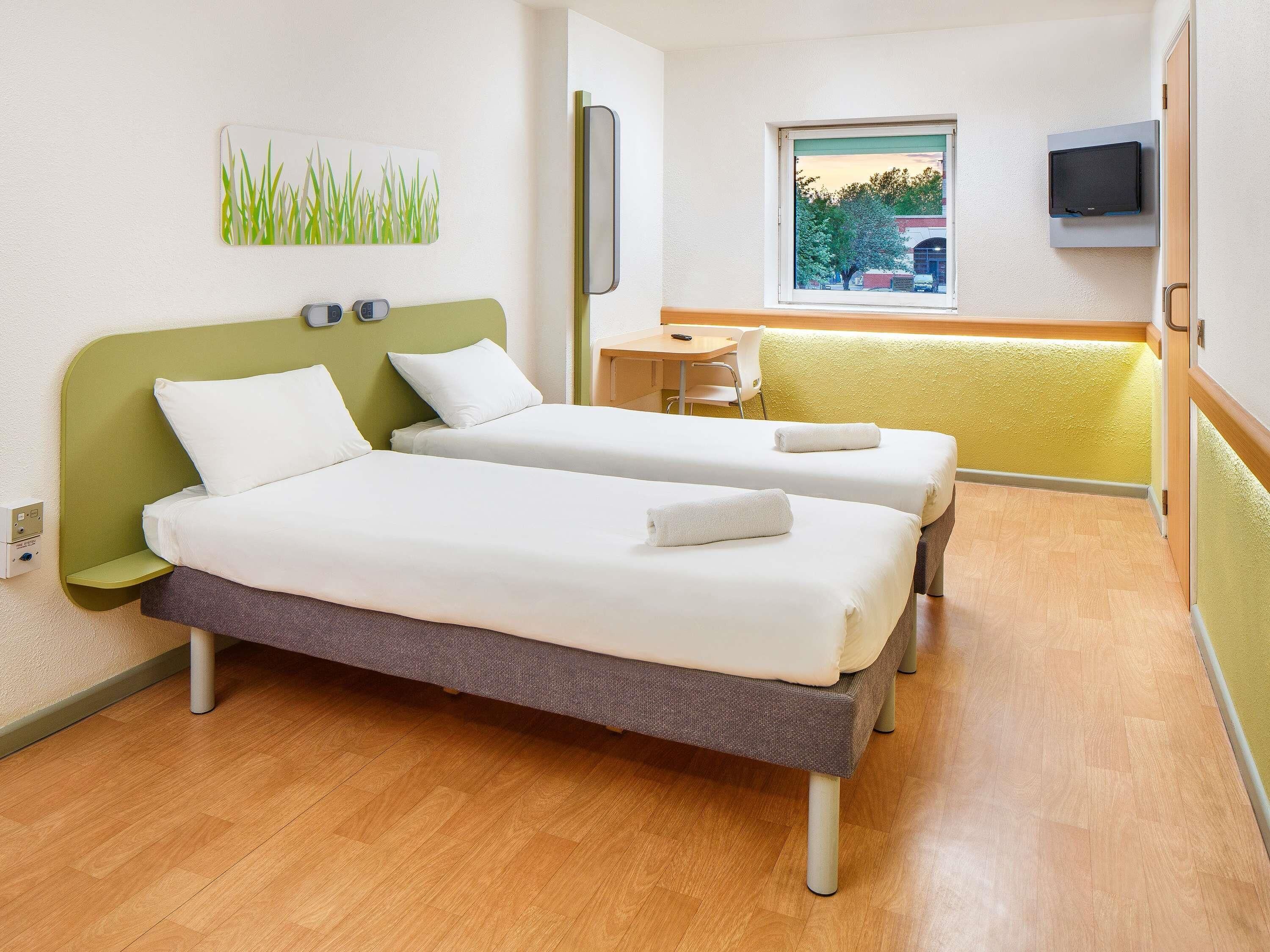 Desk, soundproofing, iron/ironing board, free WiFi