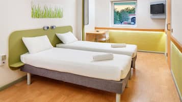 Desk, soundproofing, iron/ironing board, free WiFi