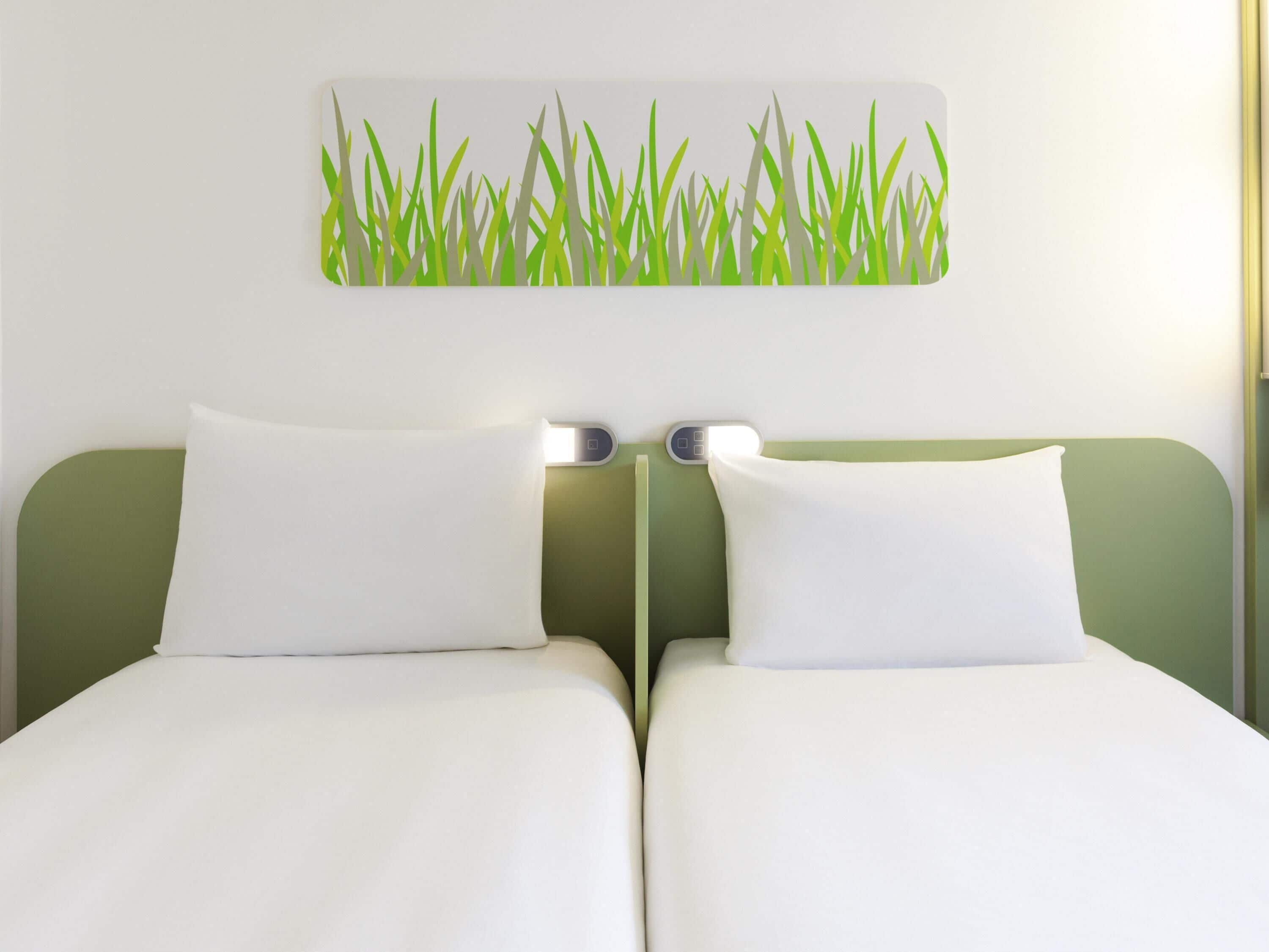 Twin Room, 2 Single Beds | Desk, soundproofing, iron/ironing board, free WiFi