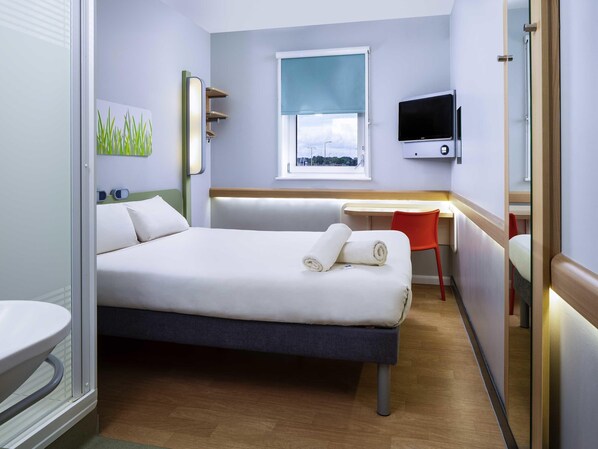 Schreibtisch, schallisolierte Zimmer, Bügeleisen/Bügelbrett