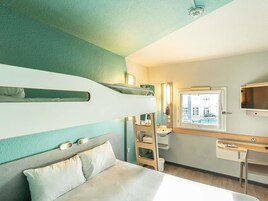 1 bedroom, premium bedding, memory foam beds, desk