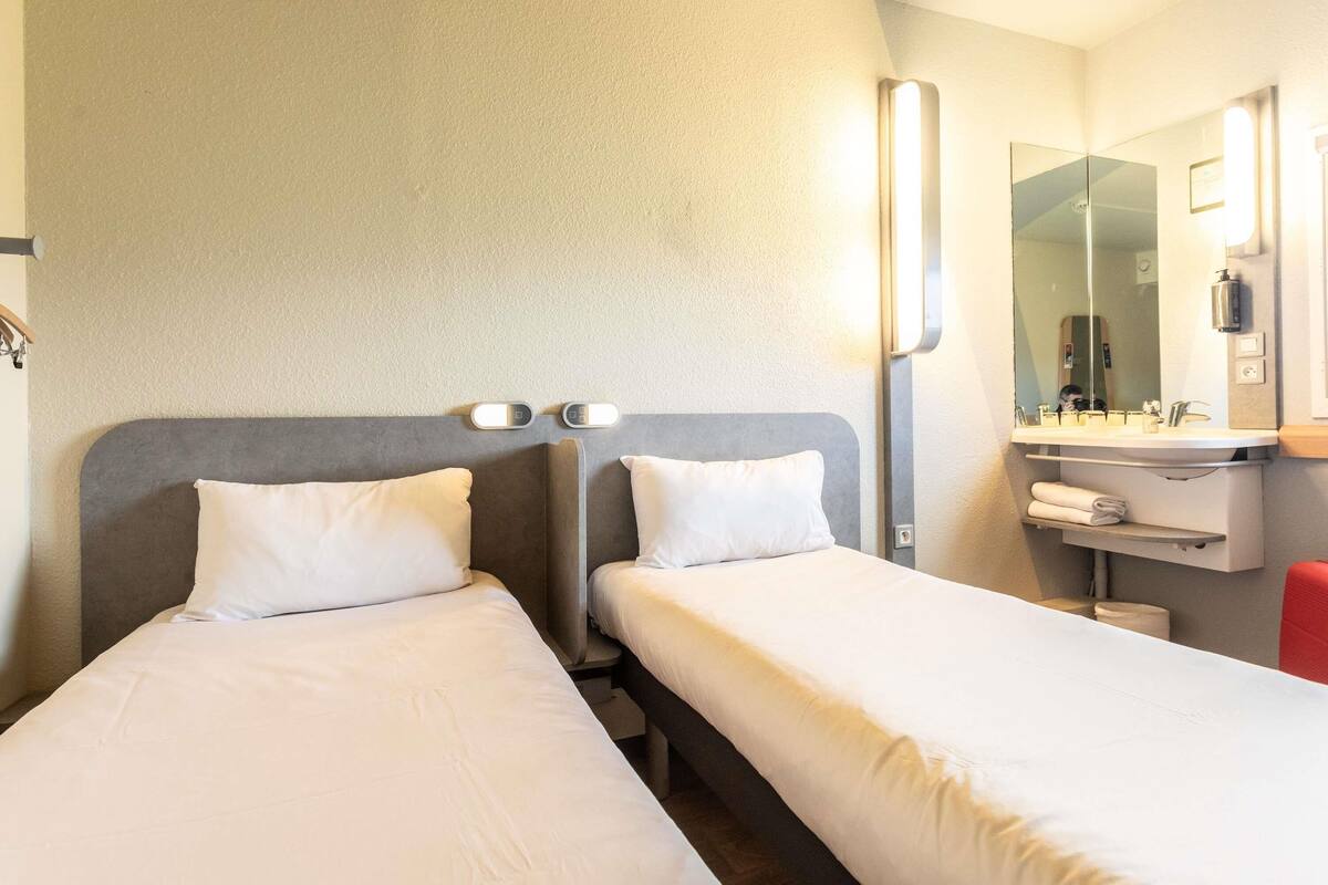 Chambre avec lits jumeaux, 2 lits une place | 1 chambre, literie de qualité supérieure, matelas mémoire de forme