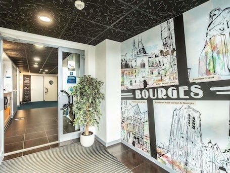 Extérieur. ibis budget Bourges