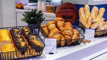 Desayuno buffet diario (EUR 9.90 por persona)