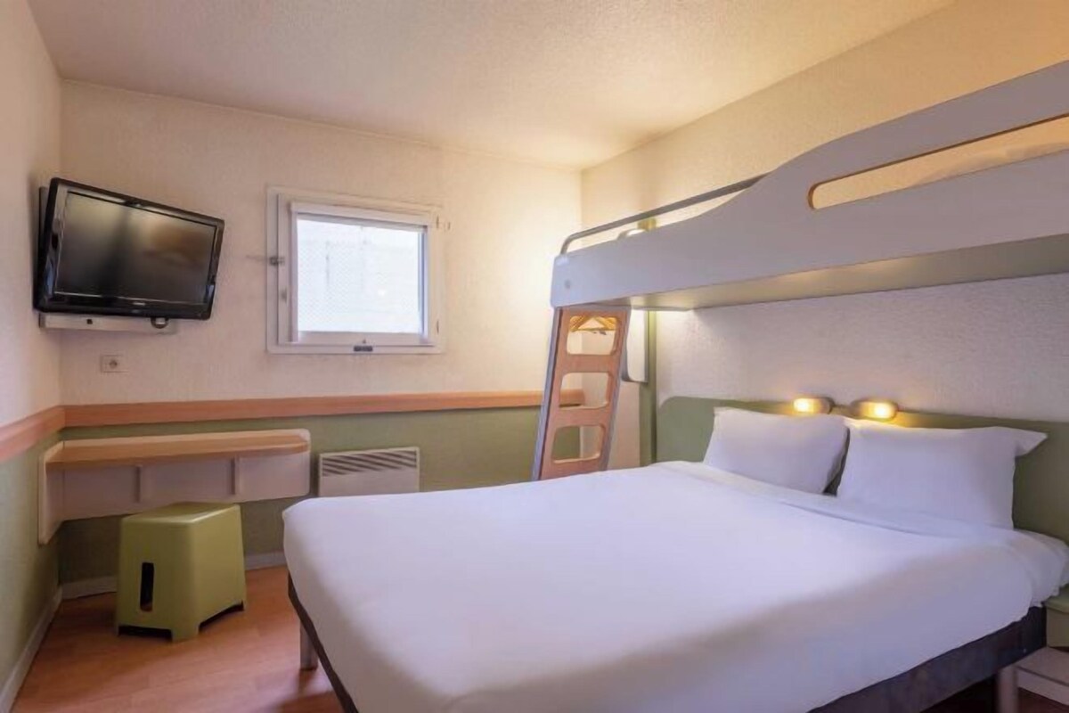 Ropa de cama de alta calidad, escritorio, wifi gratis y ropa de cama 