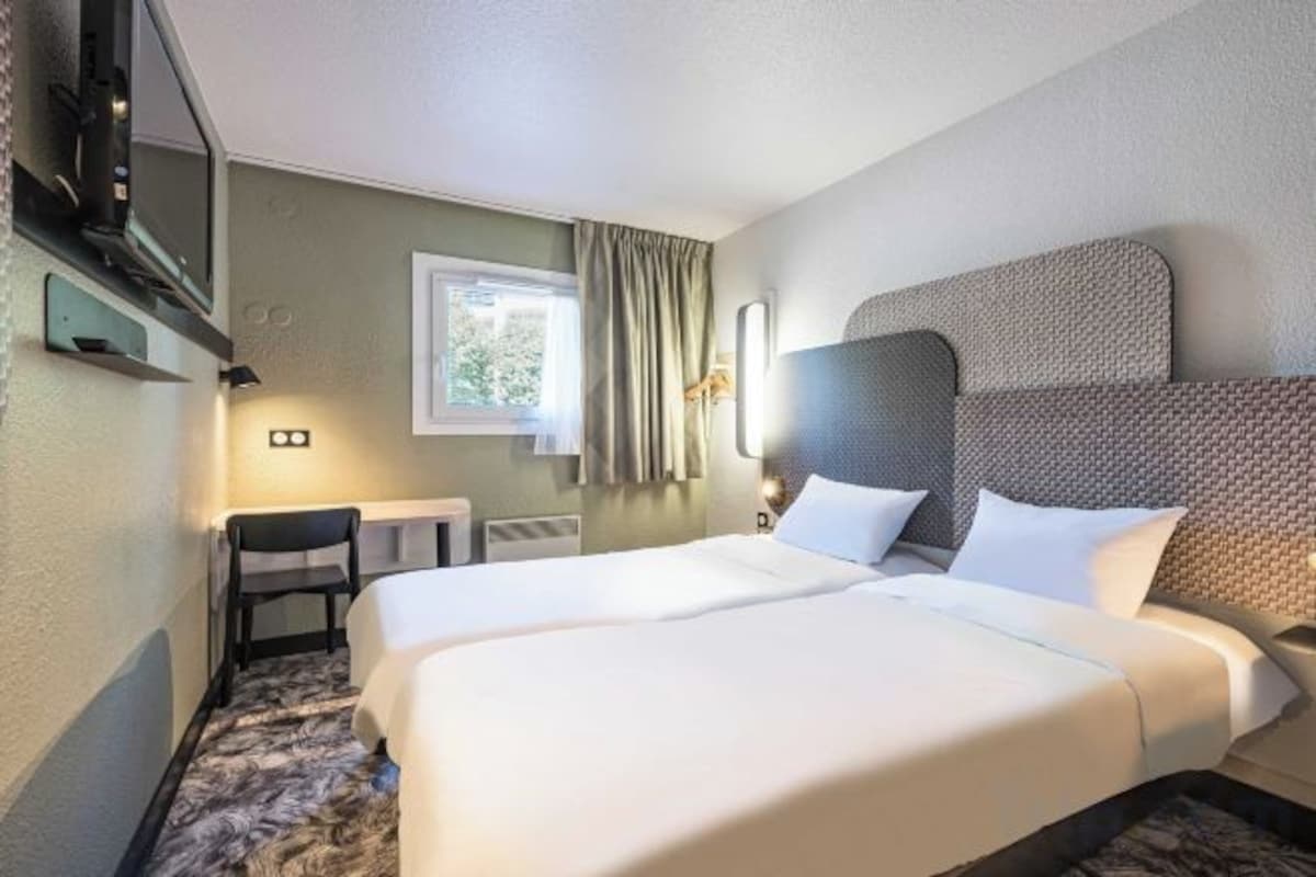 Ropa de cama de alta calidad, escritorio, wifi gratis y ropa de cama 