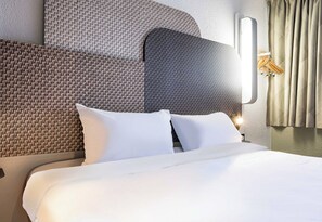 Standard Double Room, Non Smoking | Premium bedding, desk, free WiFi, bed sheets