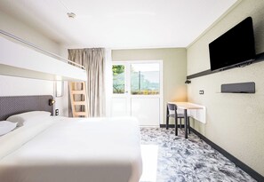Standard Triple Room, Non Smoking | Premium bedding, desk, free WiFi, bed sheets