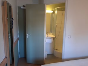 Triple Room, Multiple Beds | Bathroom | Shower, eco-friendly toiletries, towels