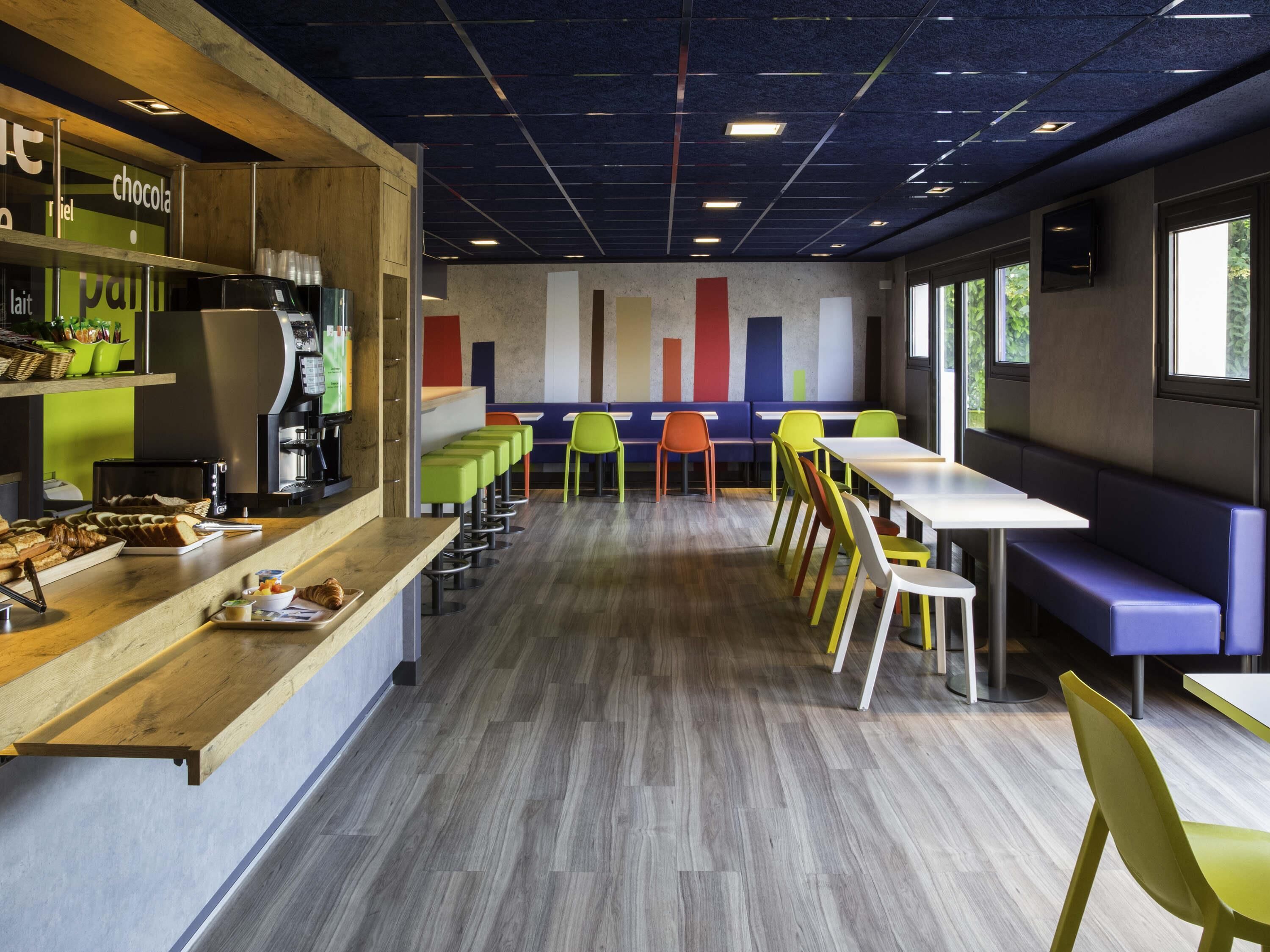 Dagelijks ontbijtbuffet (EUR 9.90 per persoon)