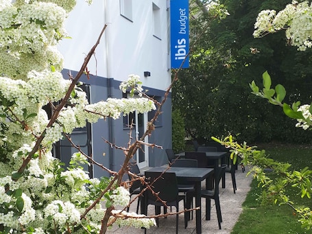 Außenbereich. ibis budget Versailles Chateau Saint Cyr