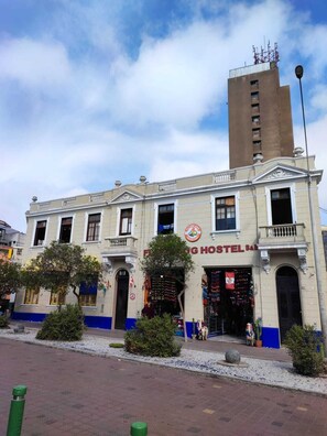 Exterior - Flying Dog Hostel B&B (Lima)