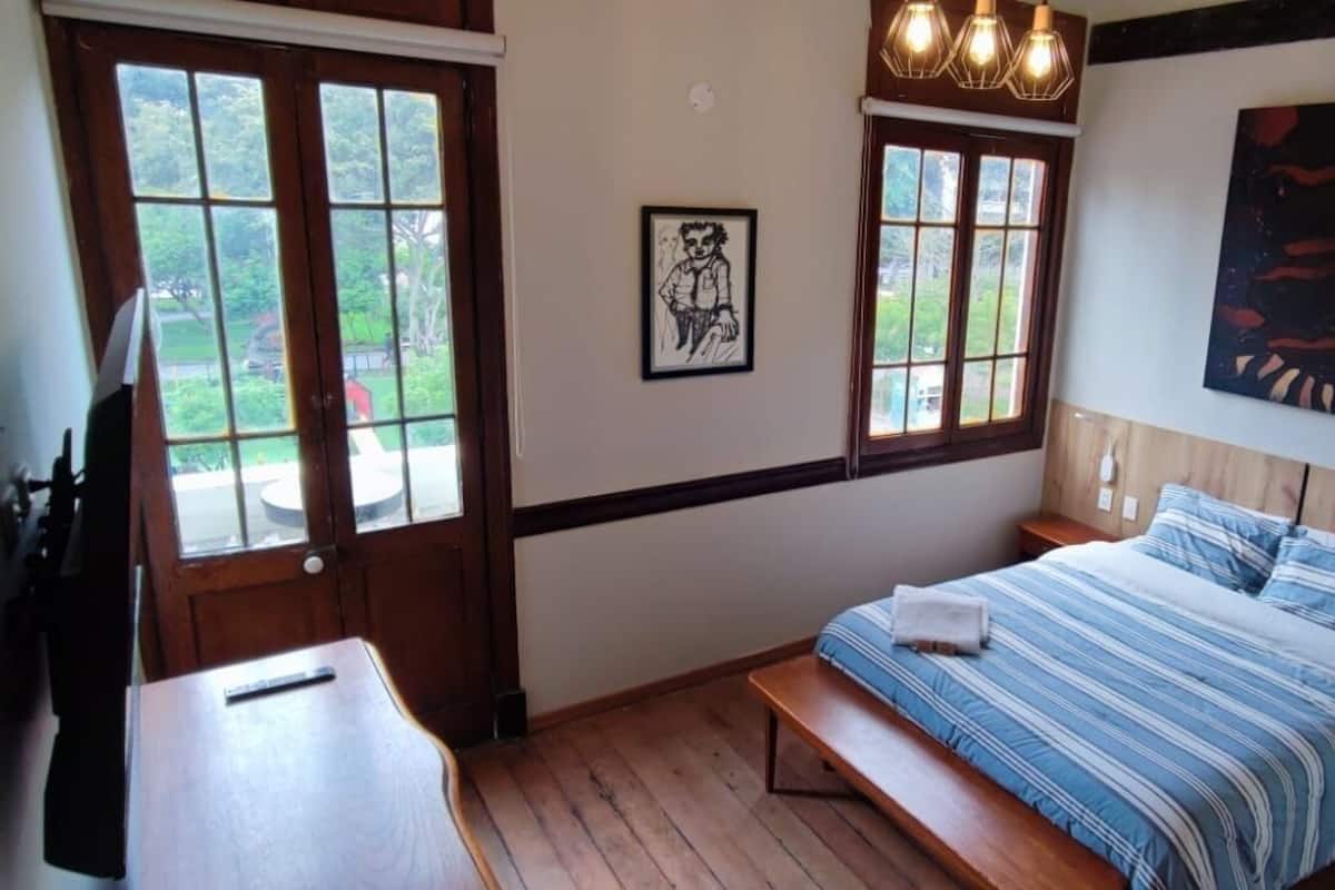 Caja de seguridad en la habitación y sistema de insonorización