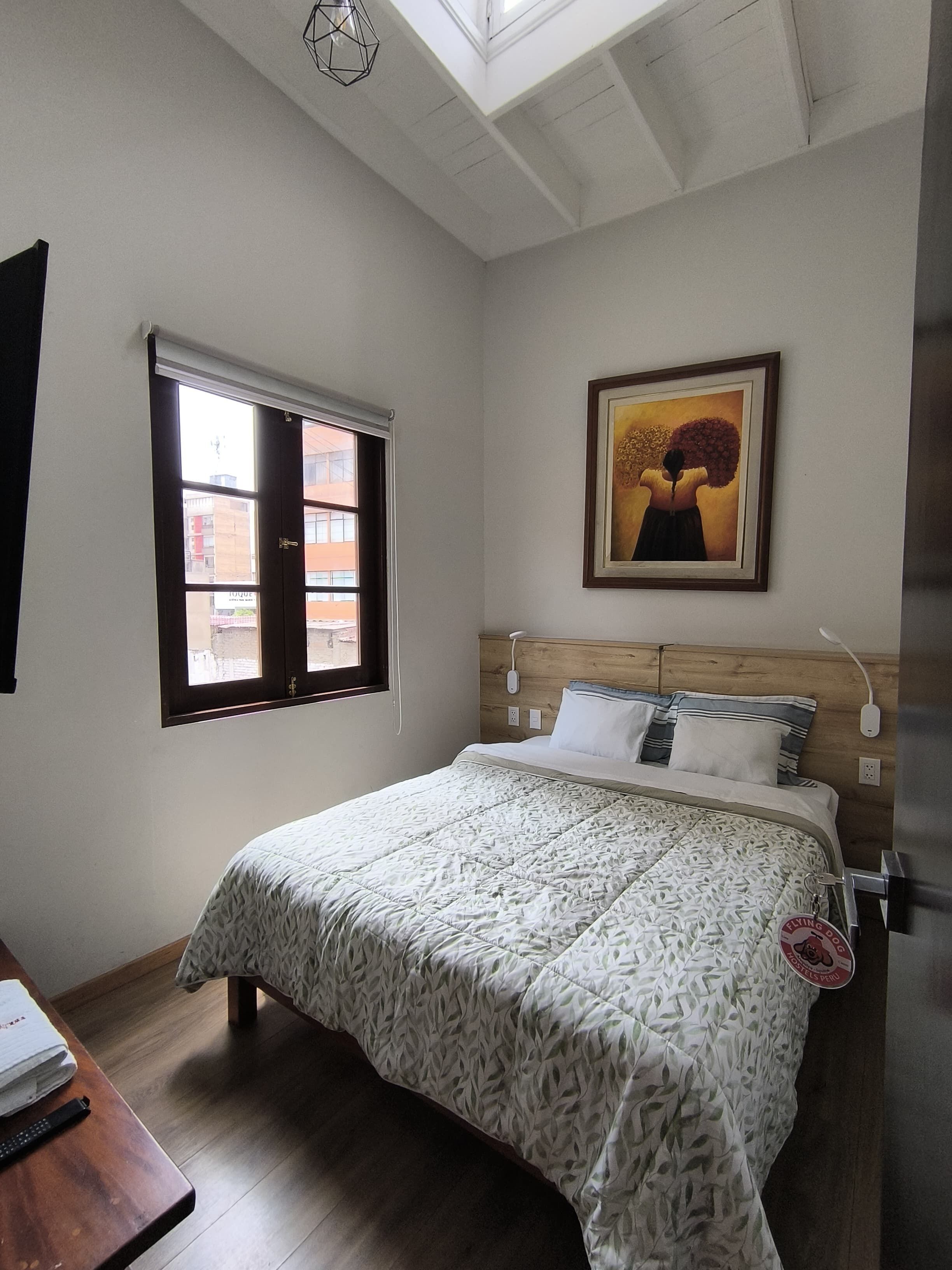 Chambre Double Standard, 1 grand lit, salle de bains privée | Coffres-forts dans les chambres, chambres insonorisées, Wi-Fi gratuit