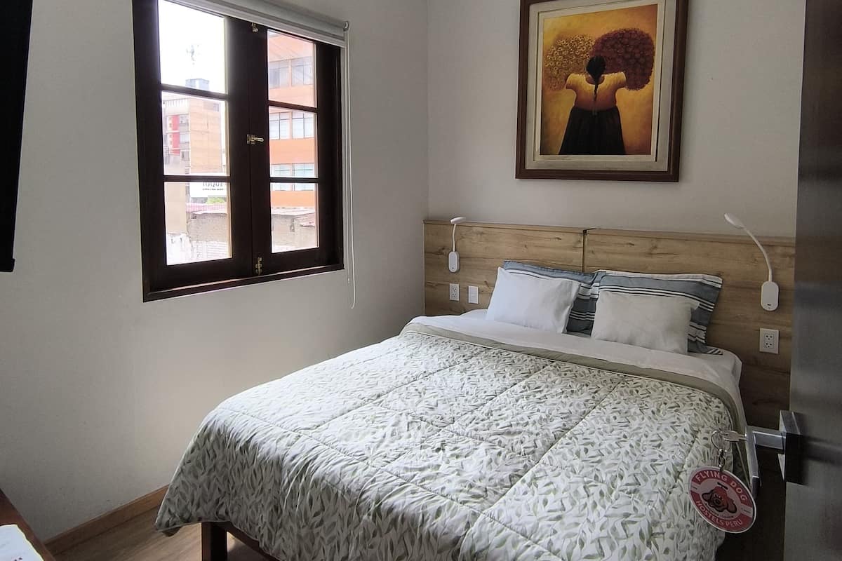 Caja de seguridad en la habitación y sistema de insonorización