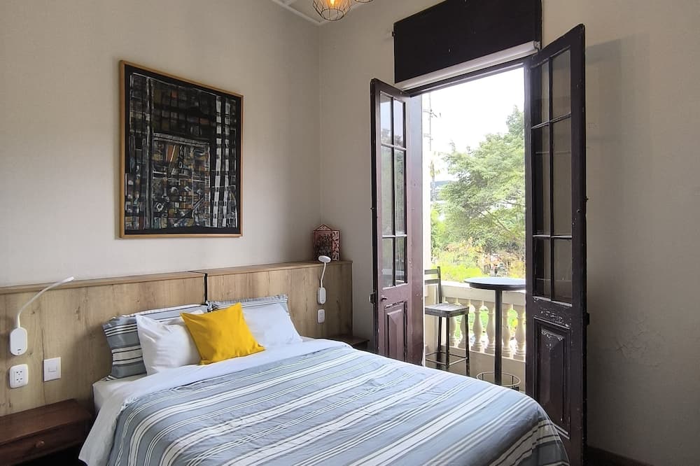 Flying Dog Hostel B&B