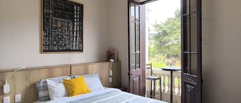 Premium Double Room, 1 Katil Ratu (Queen), Ensuite, Park View | Peti besi dalam bilik, kalis bunyi, Wi-fi percuma, cadar katil