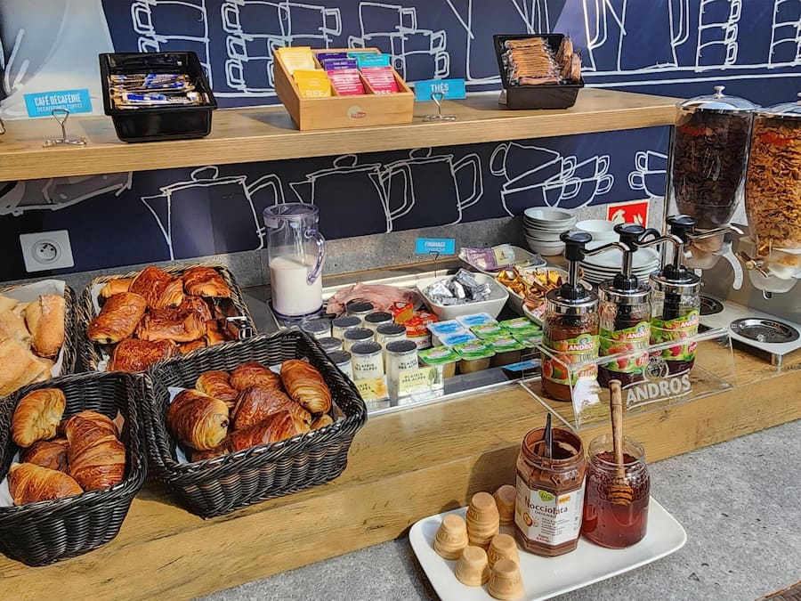 Daily buffet breakfast (EUR 8.50 per person)