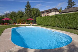 Piscina externa sazonal