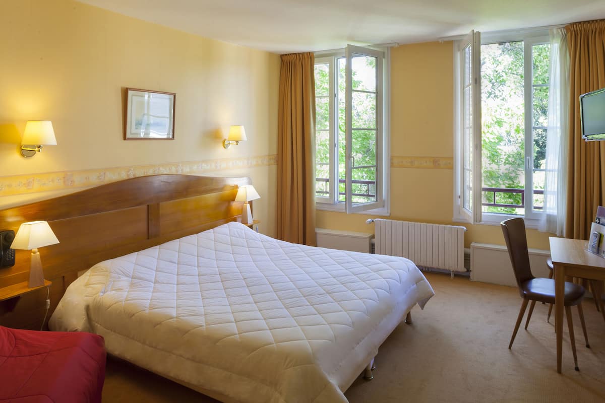 comfort quadruple room | in-room safe, desk, soundproofing, free cots/infant beds