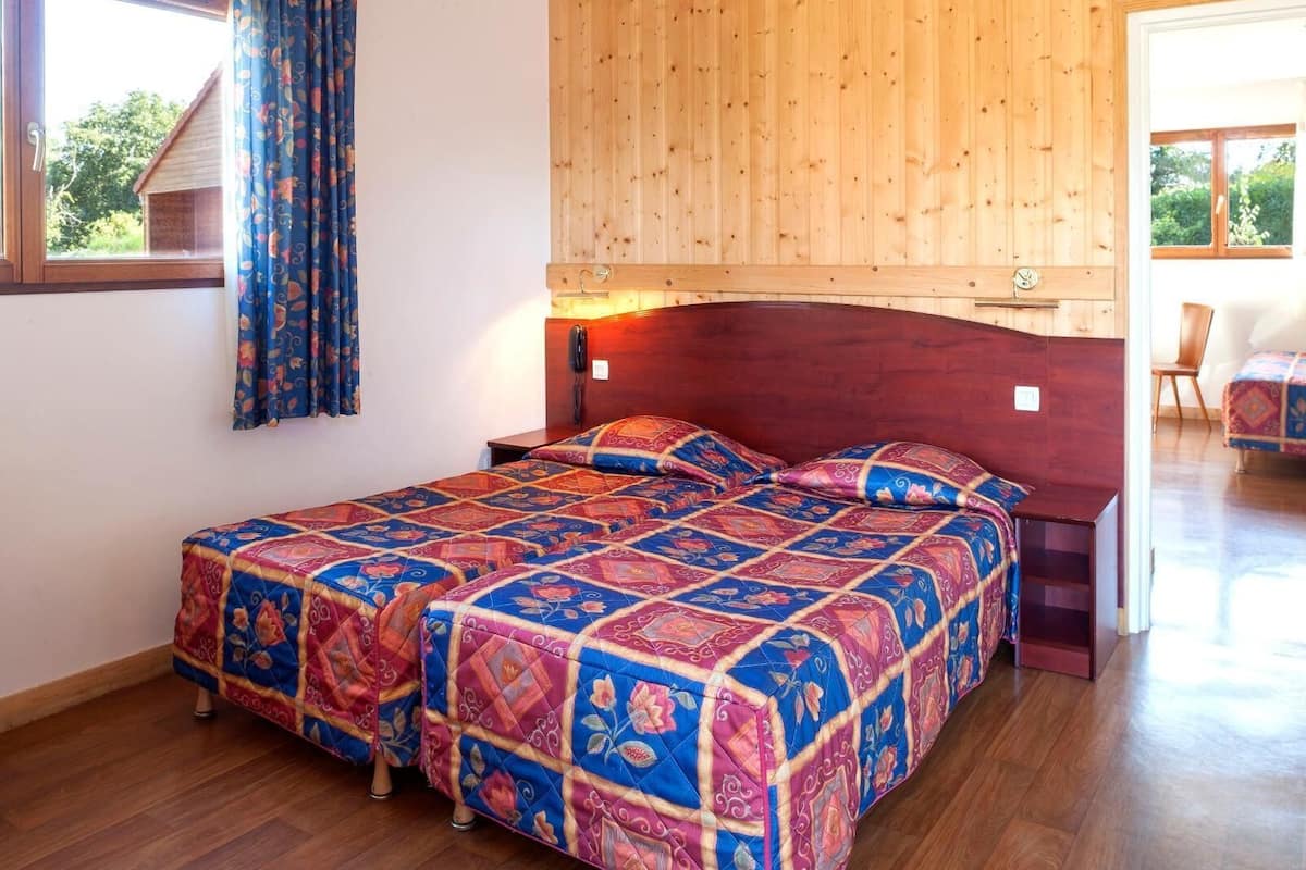 comfort twin room | in-room safe, desk, soundproofing, free cots/infant beds