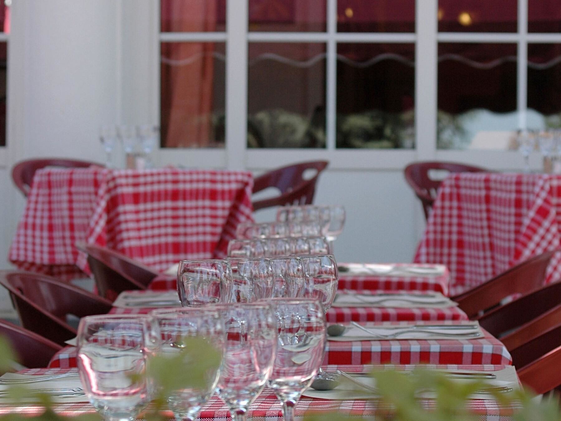 Petit déjeuner, déjeuner et dîner servis sur place