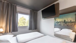 Schreibtisch, Verdunkelungsvorhänge, schallisolierte Zimmer