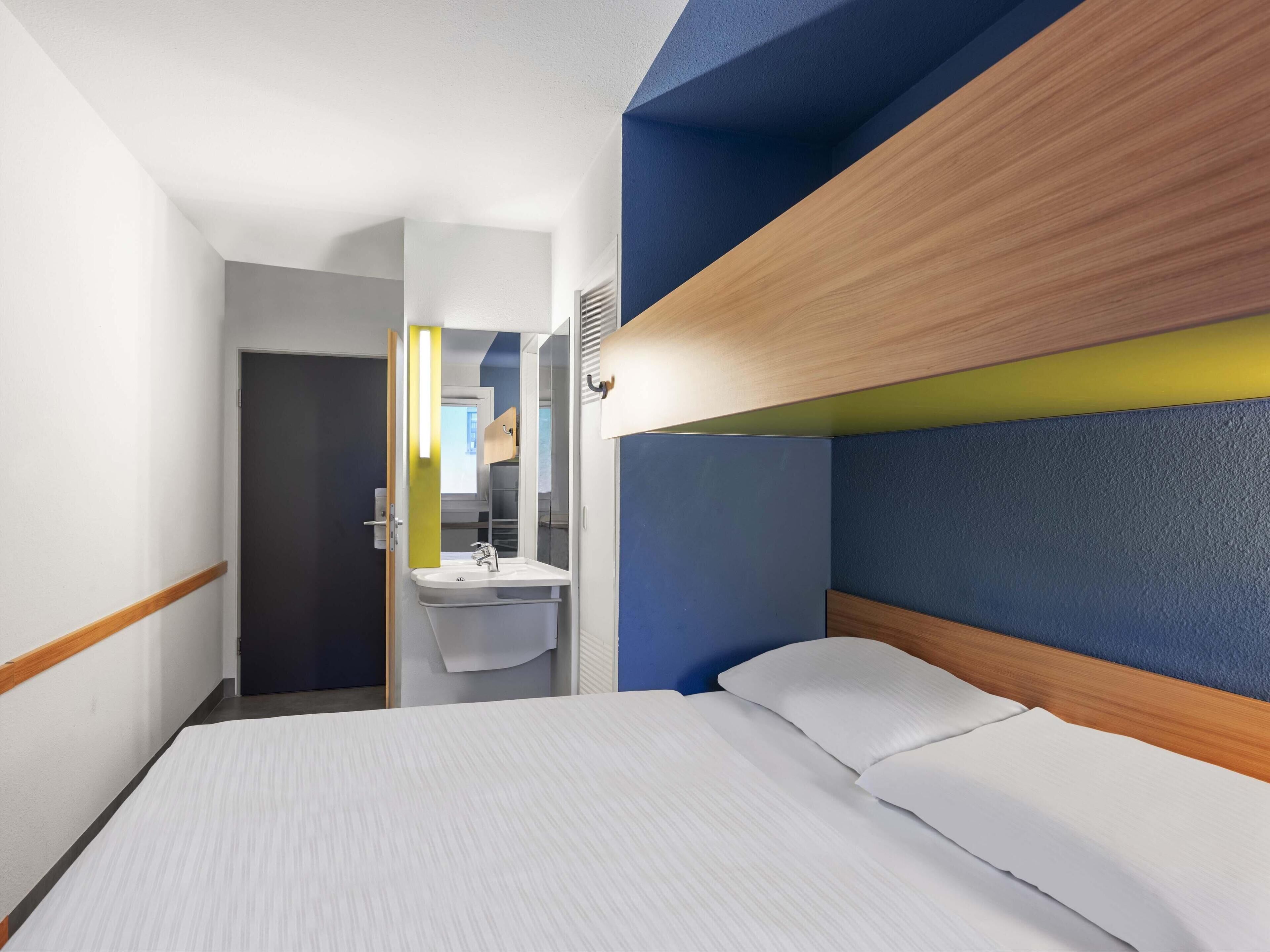 Double Room | Desk, blackout curtains, soundproofing, free WiFi