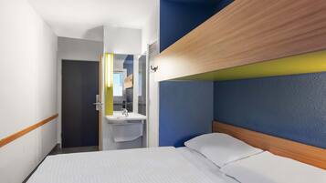 Double Room | Desk, blackout curtains, soundproofing, free WiFi