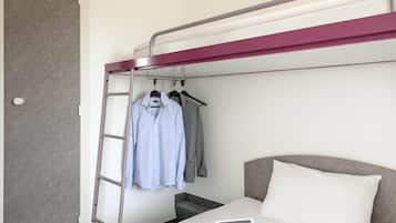 Standard Room, 1 Double Bed | Desk, free WiFi