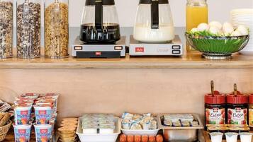 Petit déjeuner (4.00 EUR par personne)