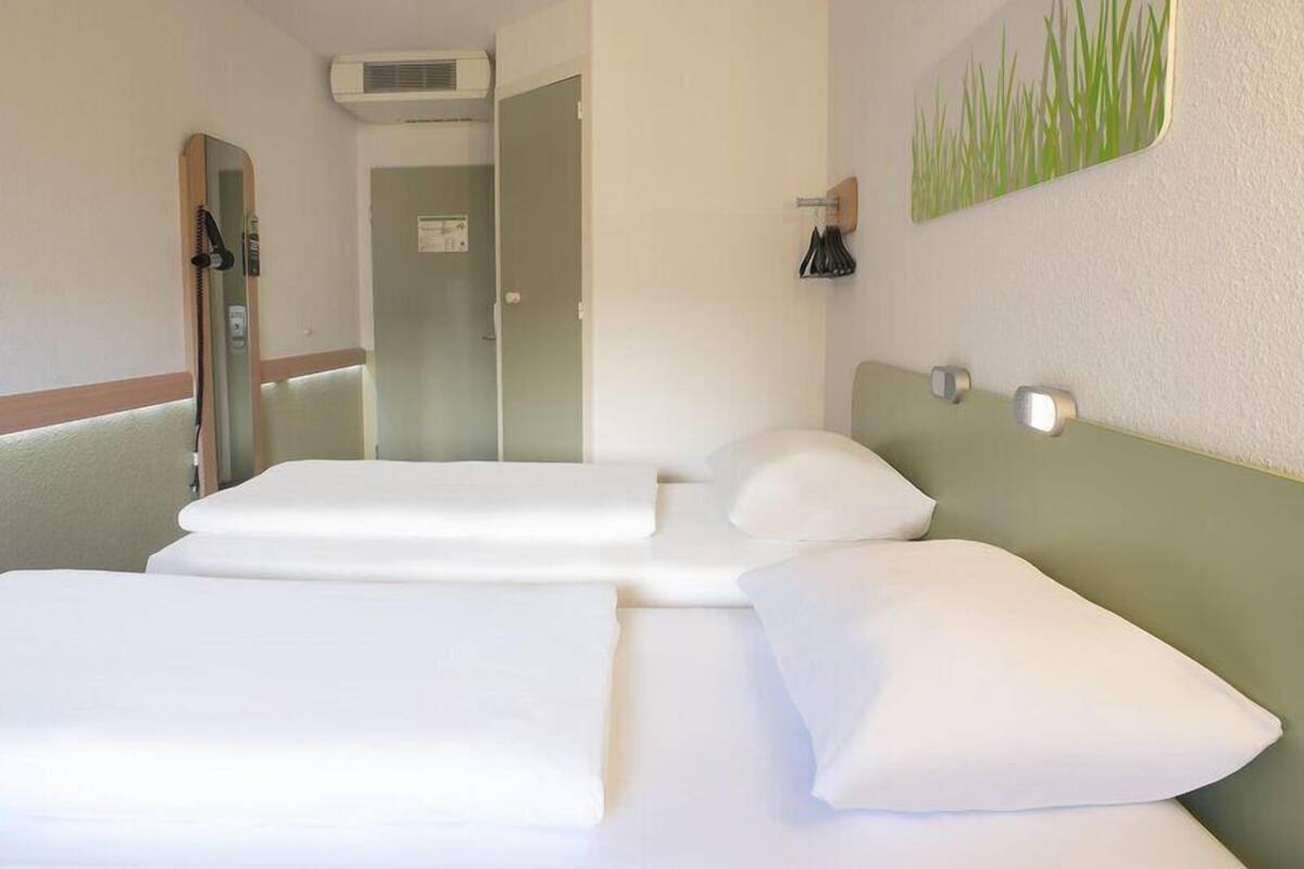 Desk, free WiFi, bed sheets