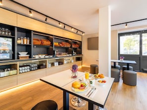 Desk, free WiFi, bed sheets - B&B HOTEL Essen-Nord (Essen)