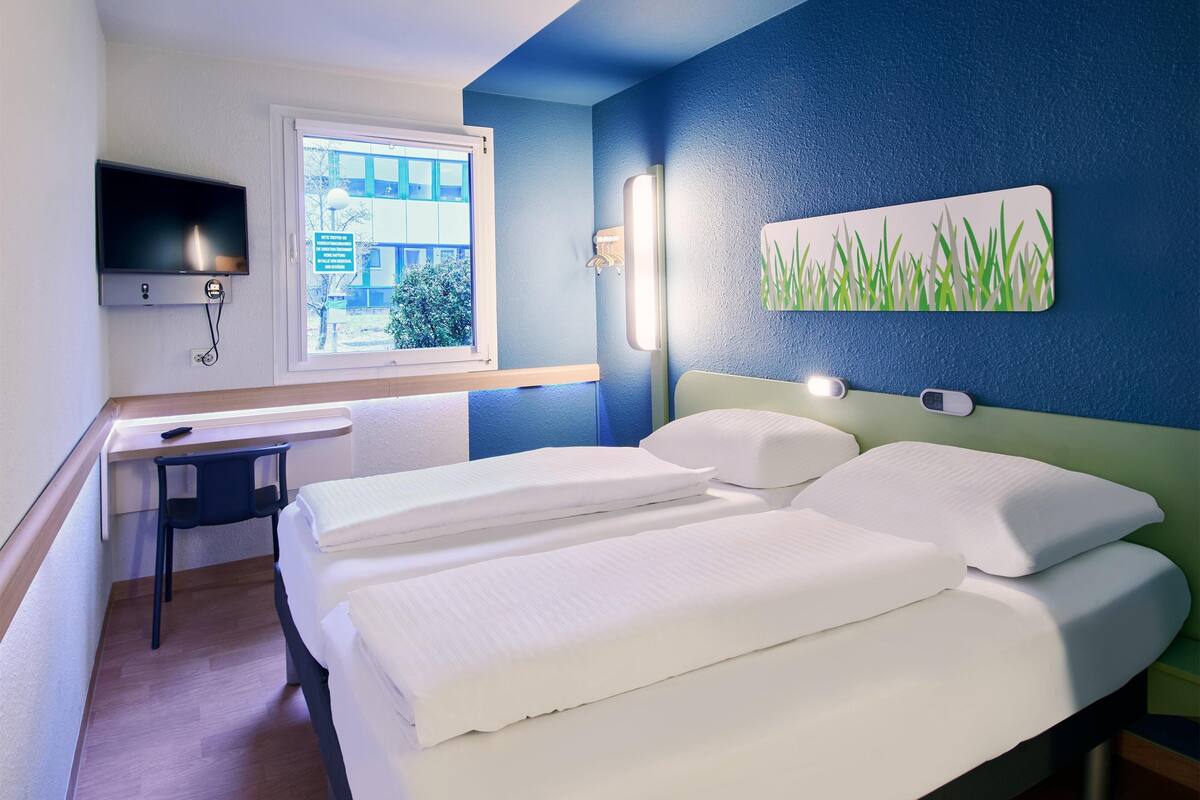 1 bedroom, desk, free WiFi, bed sheets