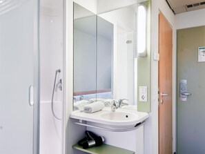 Twin Room | 1 bedroom, desk, free WiFi, bed sheets