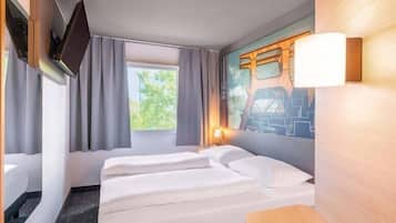 Een bureau, gratis wifi, beddengoed