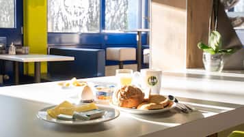 Daily buffet breakfast (EUR 13.9 per person)