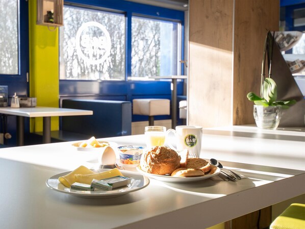 Daily buffet breakfast (EUR 13.9 per person)