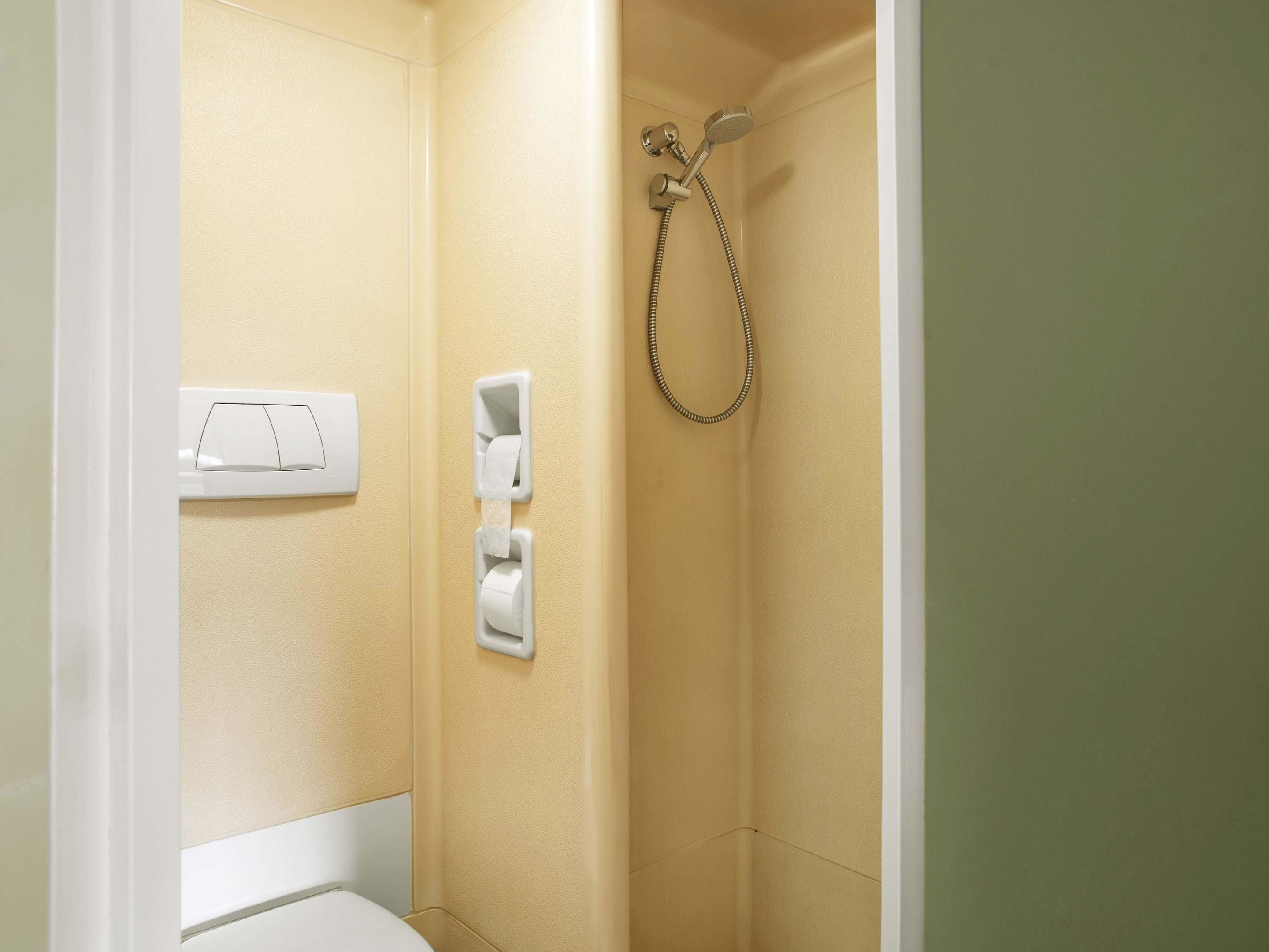 Foto - B&B HOTEL Rostock-Broderstorf