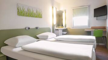 Zweibettzimmer | Schreibtisch, schallisolierte Zimmer, kostenloses WLAN, Bettwäsche