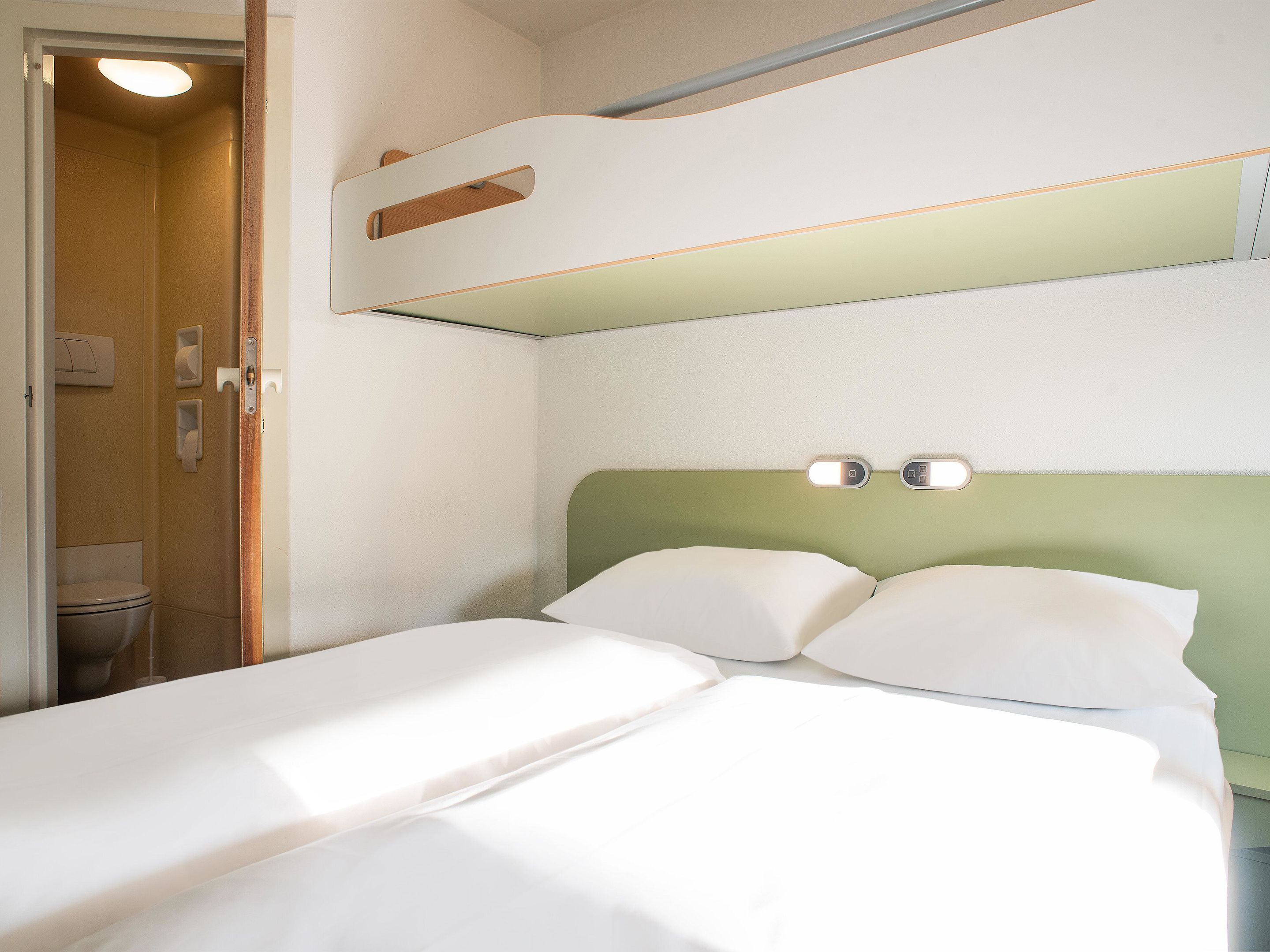 Foto - B&B HOTEL Rostock-Broderstorf