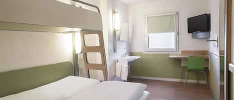 Desk, soundproofing, free WiFi, bed sheets