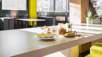 Daily buffet breakfast (EUR 13.9 per person)