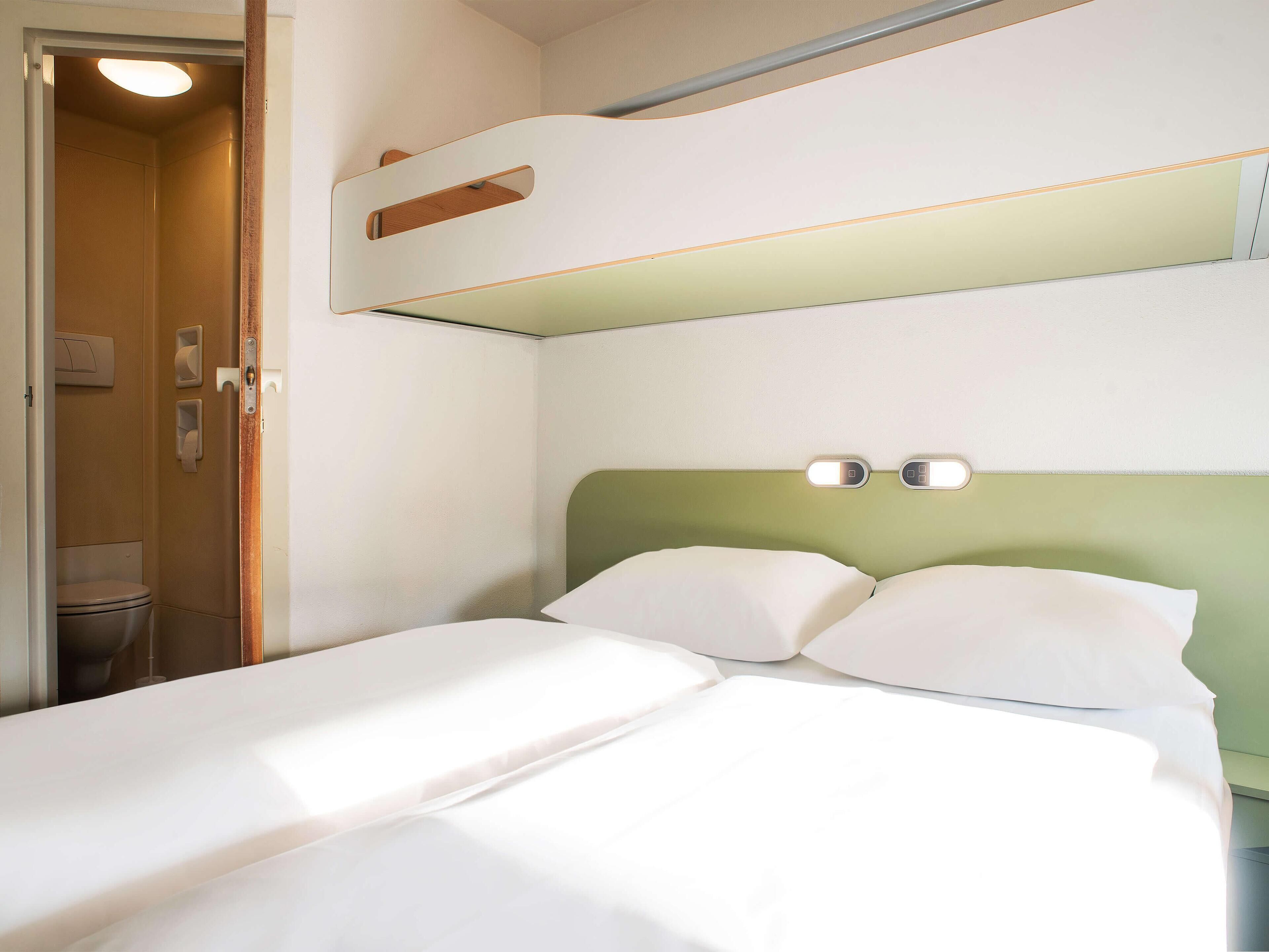 Photo - B&B HOTEL Rostock-Broderstorf