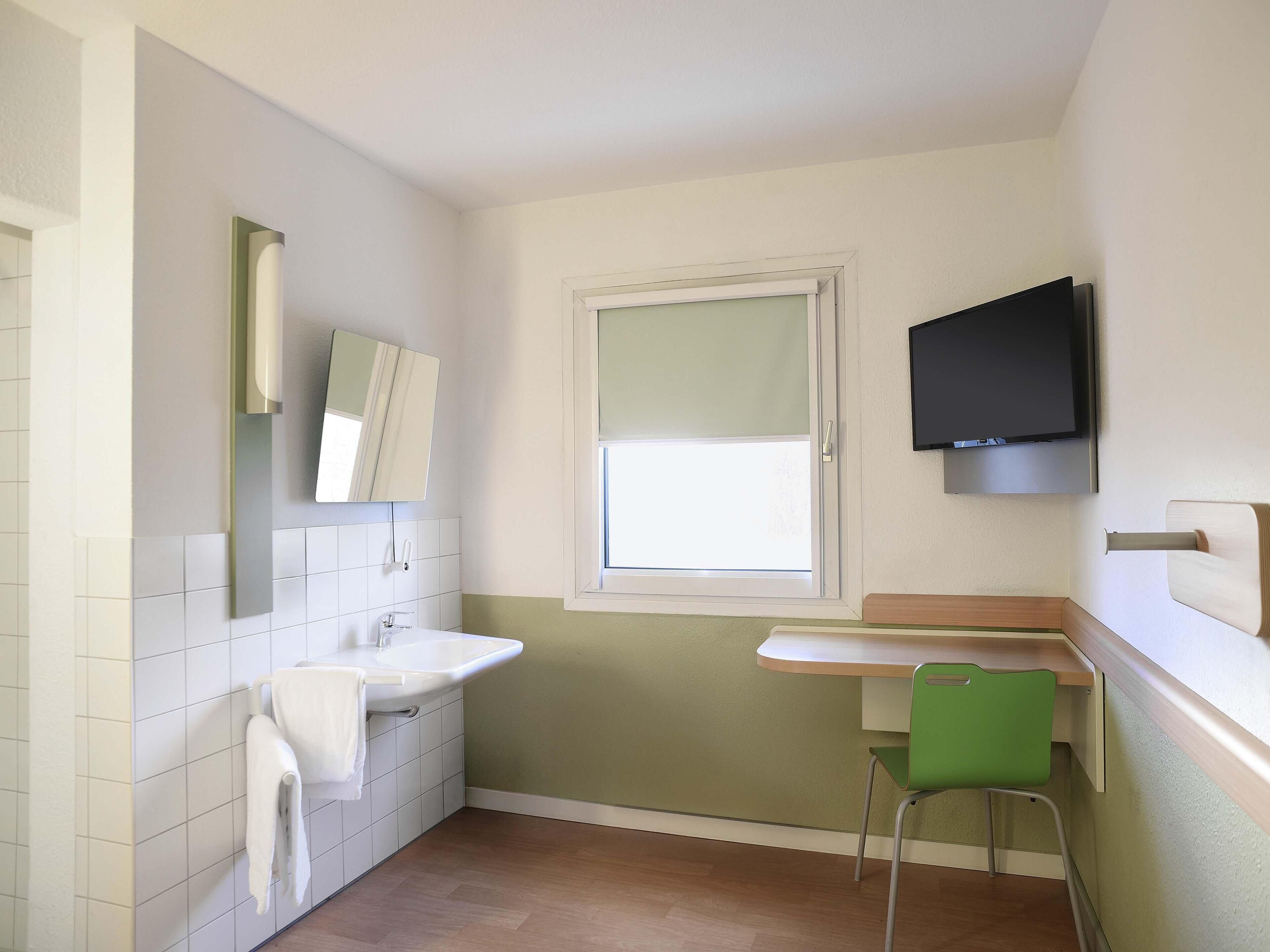 Photo - B&B HOTEL Rostock-Broderstorf