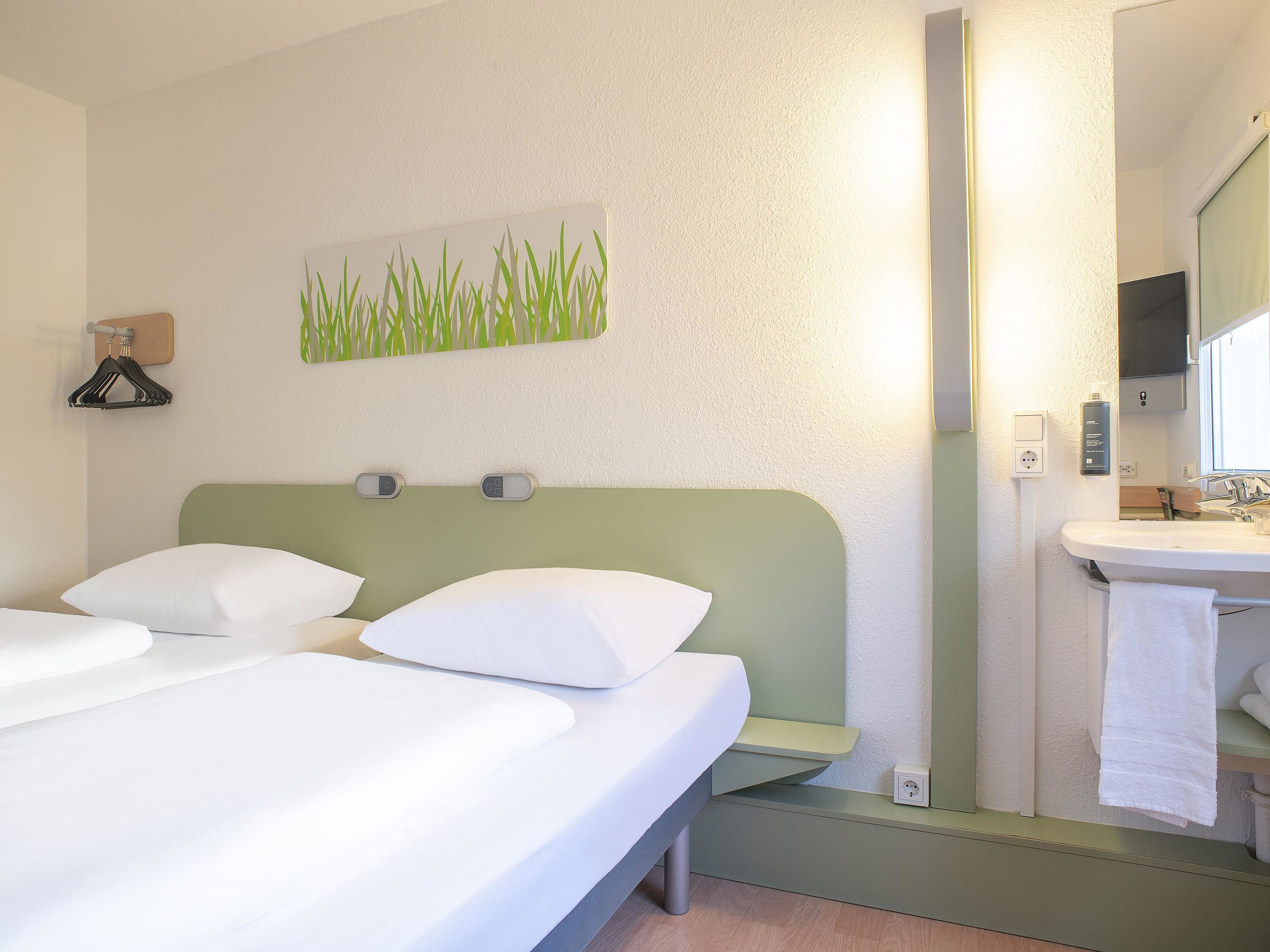 Foto - B&B HOTEL Rostock-Broderstorf