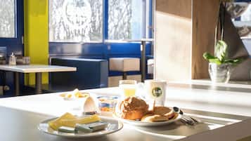 Daily buffet breakfast (EUR 13.9 per person)