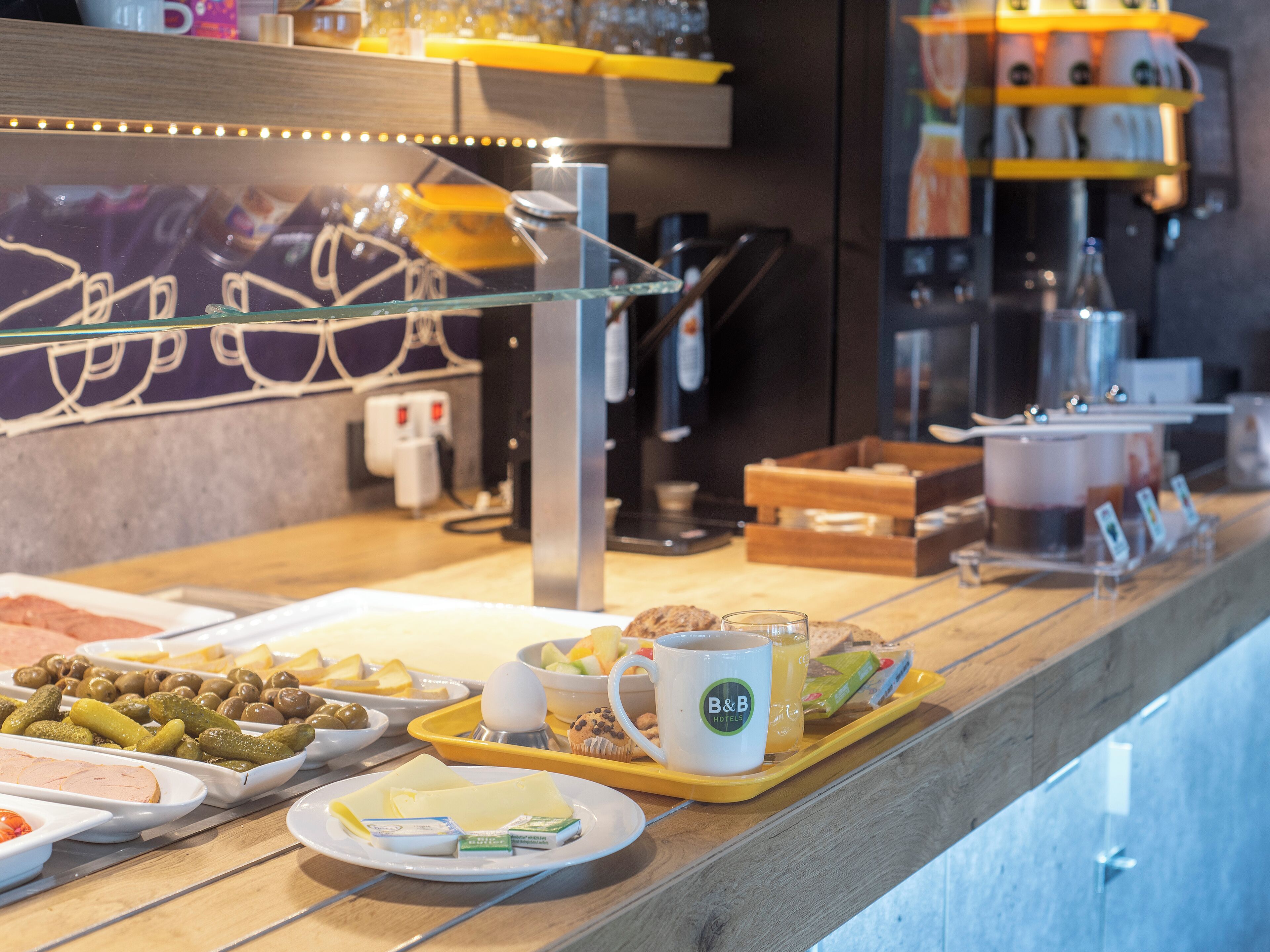 Daily buffet breakfast (EUR 13.9 per person)