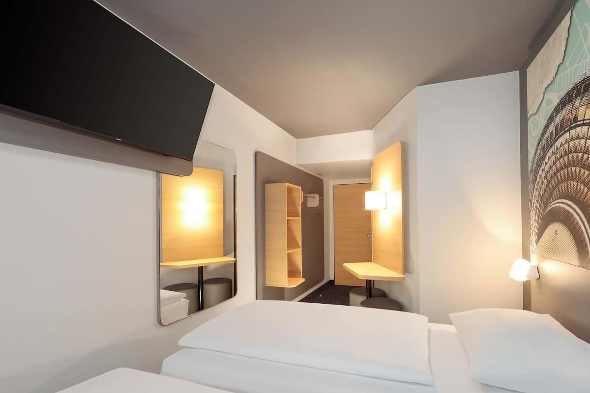 Kahden hengen huone (kaksi sänkyä) | Työpöytä, äänieristys, ilmainen Wi-Fi, vuodevaatteet